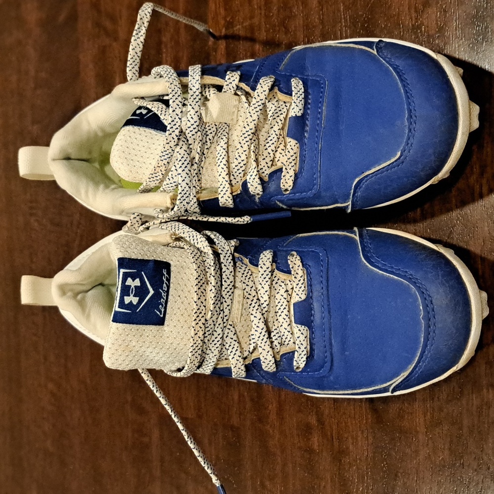 Under Armour Leadoff Boys Size 10K Baseball Cleats.